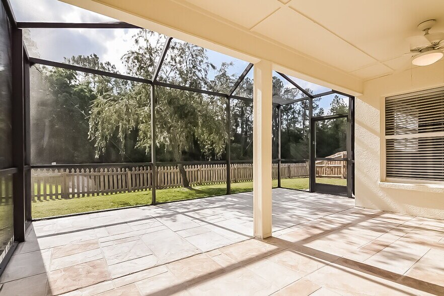 Building Photo - 30035 Morningmist Dr