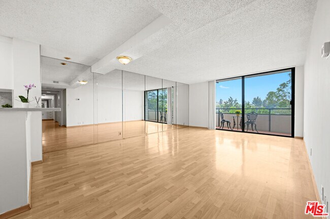 Building Photo - 10535 Wilshire Blvd