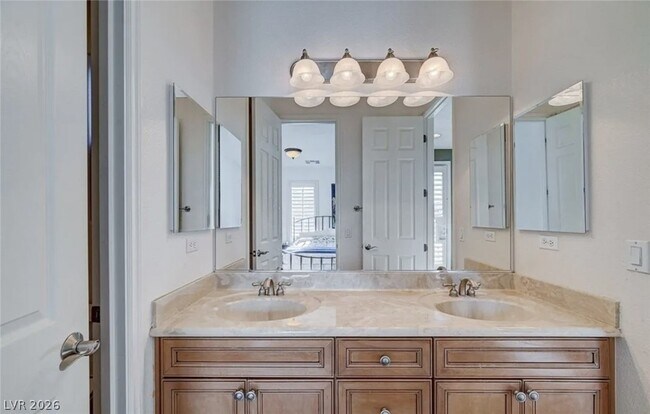 Building Photo - 2428 Granada Bluff Ct