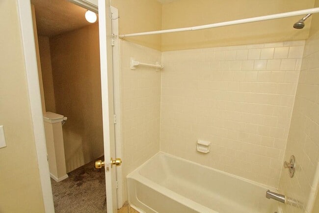 Building Photo - 210 Arborfield Way