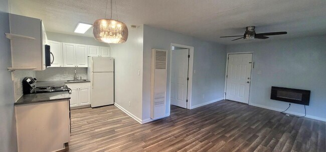 Building Photo - 637 Stiles Ave