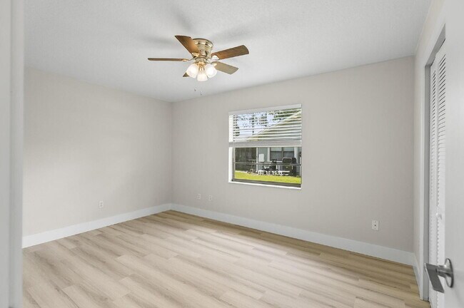 Building Photo - "Chic & Cozy 2-Bed Retreat with Granite Touches in Palm Coast!"