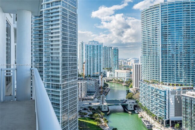Building Photo - 901 Brickell Key Blvd