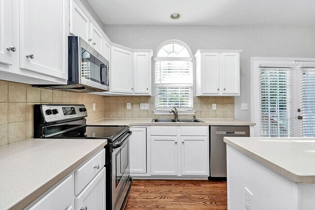 Building Photo - Wonderfully Updated 4BD/2.5BA Cul-de-Sac Home!