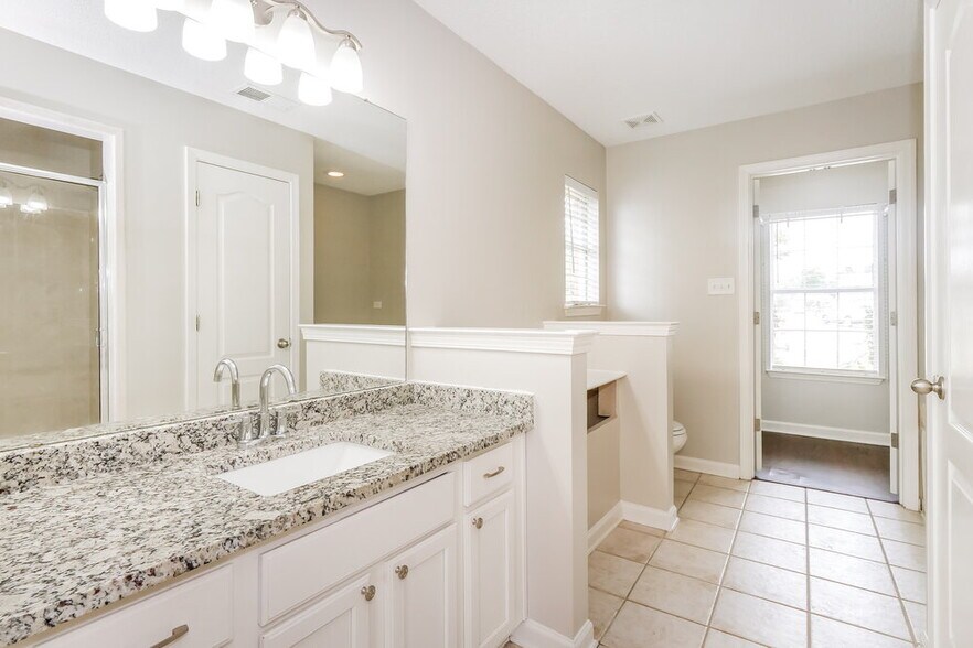 Building Photo - 10115 Cross Valley Dr