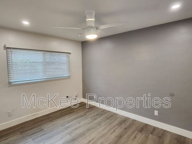 Building Photo - 1660 Cable St