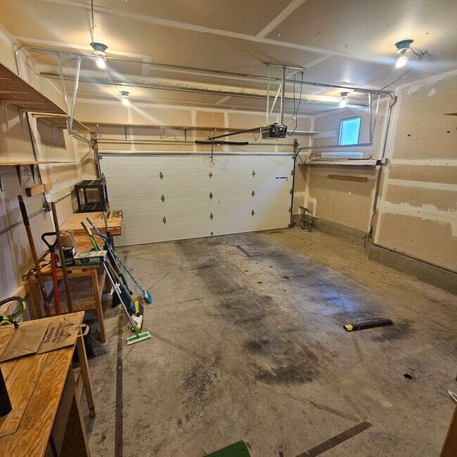 Building Photo - Move-In Ready Silverdale Home Close to Everything