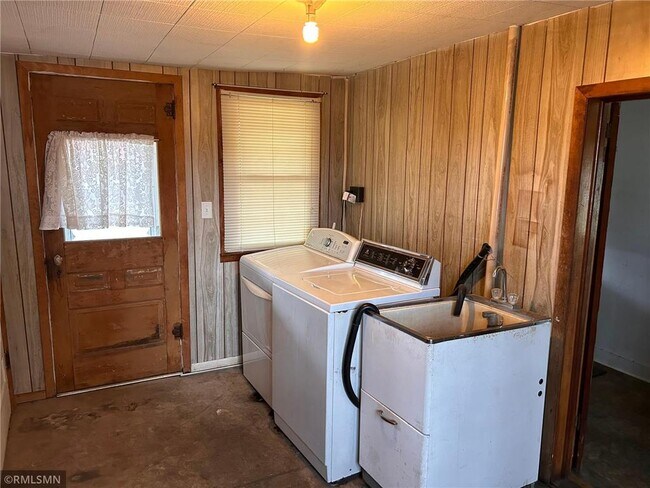 Building Photo - N36767 US Hwy 53 121