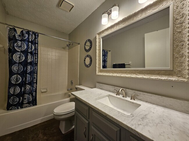 Building Photo - 7645 Bayridge Dr