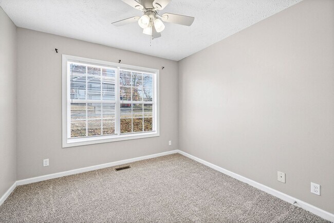 Building Photo - Pet Friendly Three Bedroom!