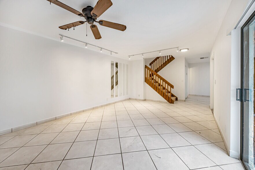 Building Photo - 7506 Courtyard Run E