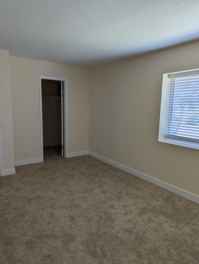 Building Photo - Upgraded 2 Story 2 Bed/1.5 Bath Condo