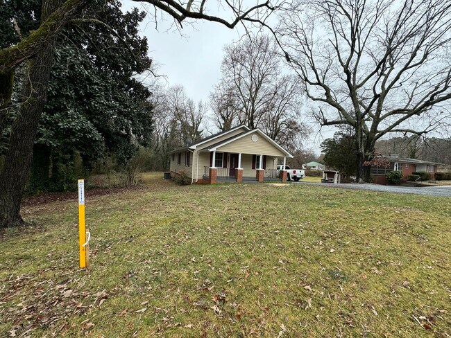 Building Photo - GREAT LOCATION!! Newly Remodeled 3-Bedroom Rental Home in Kannapolis