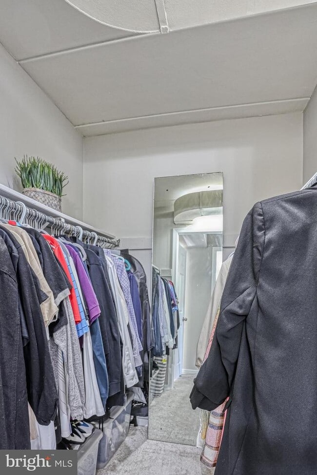 Building Photo - 3322 Hewitt Ave