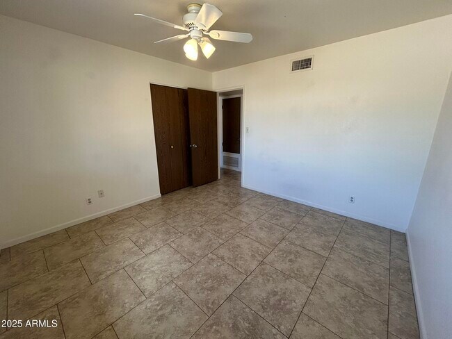Building Photo - 1302 W 13th St