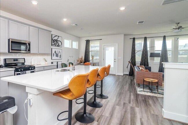 Building Photo - 7501 Travertine Spring Dr