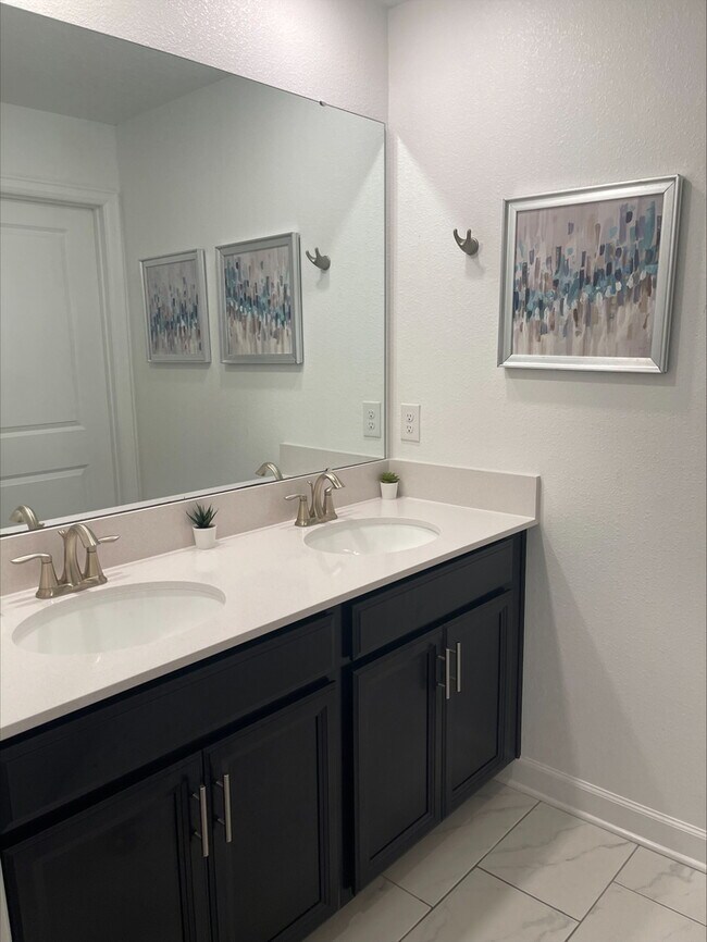 Building Photo - Furnished 4 bedroom Resort Community Townhome