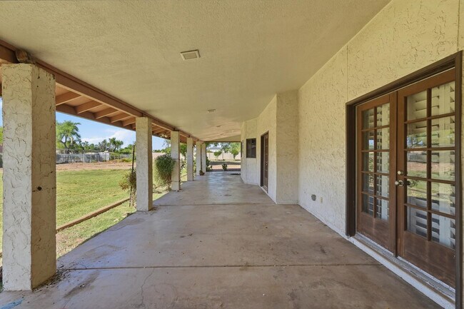 Building Photo - 1003 E Calle Monte Vista