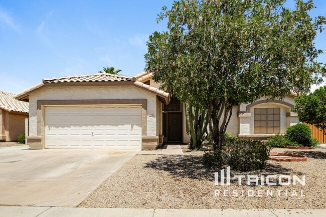 Primary Photo - 12320 W Edgemont Ave