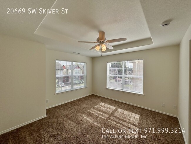 Building Photo - 20669 SW Skiver St