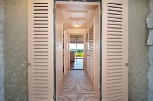 Building Photo - Luxury Living with Stunning 360-Degree Vie...