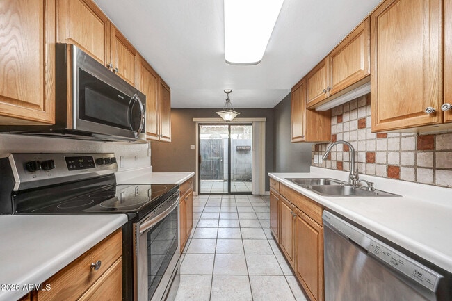 Building Photo - 1001 N Granite Reef Rd