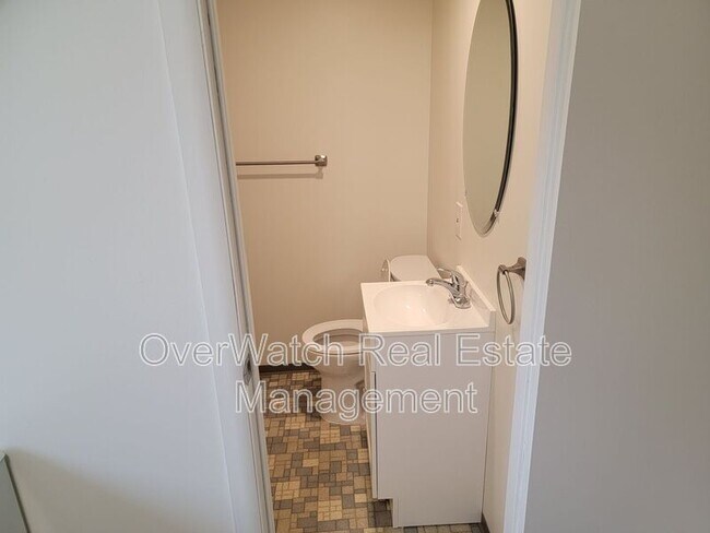 Building Photo - 3405 Oregon Dr