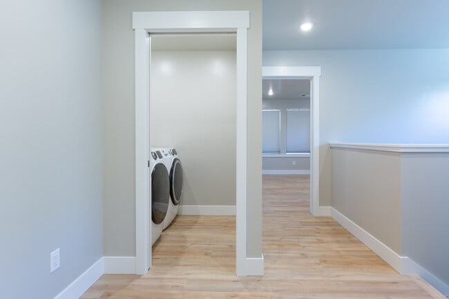 Building Photo - 5377 Remington Dr