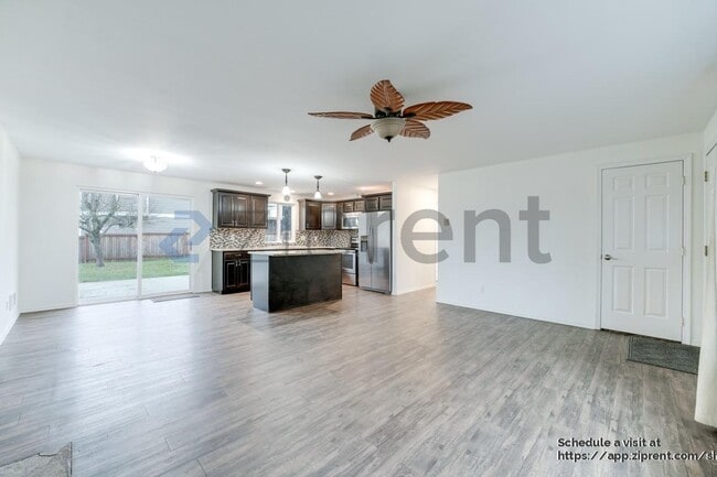 Building Photo - 9516 Holly Dr