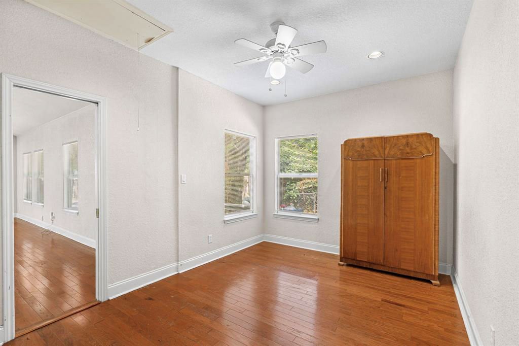 Building Photo - 716 W 35th St