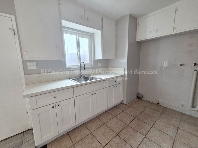 Building Photo - 3050 E 64th St