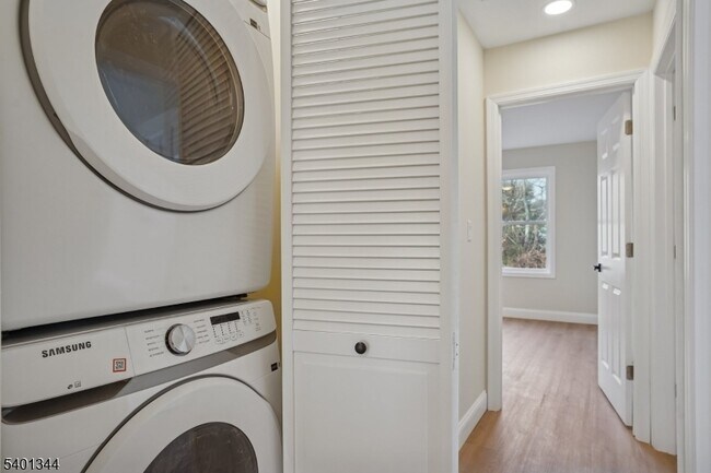 Building Photo - 11 Washington Ave