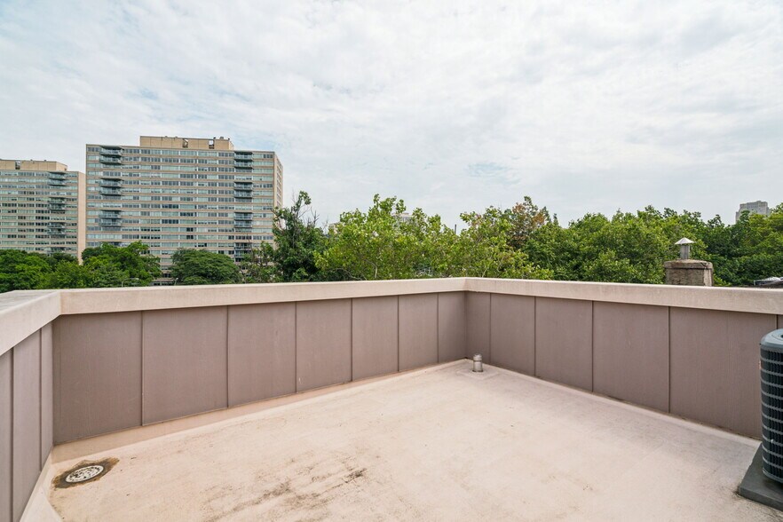 Building Photo - 2228 Summer St