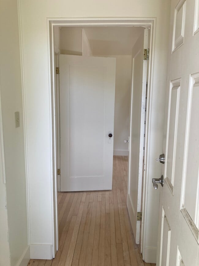 Entryway - 110 E Hickory St