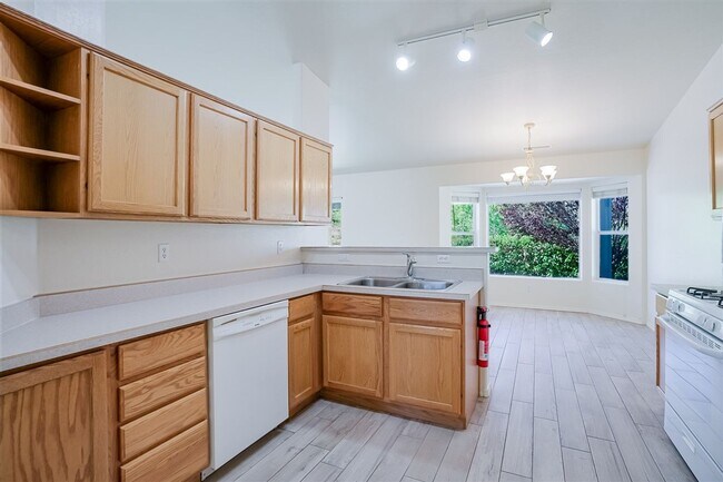 Building Photo - 3 Bedroom, 2 Bath, 2 Car Garage For Rent in Prescott!