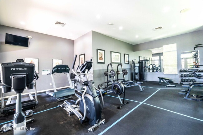 Building Photo - 13703 Richmond Park Dr N