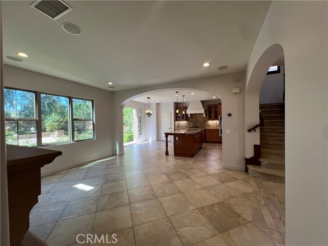 Building Photo - 27 Tree Clover