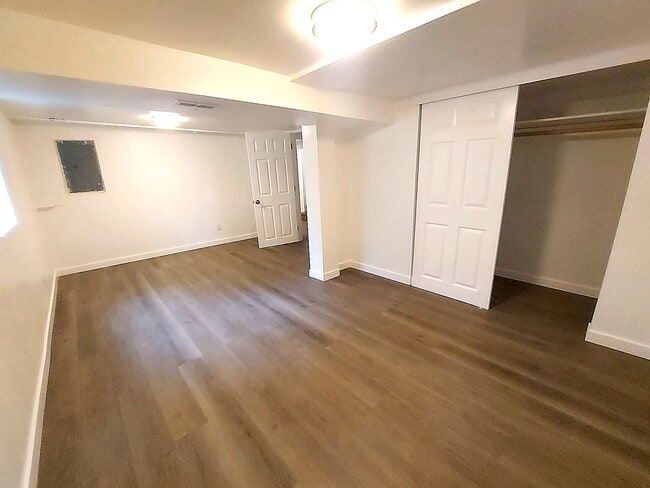 Building Photo - Spacious 4BD/3BA with Fenced Yard & Front Porch in North Seattle!