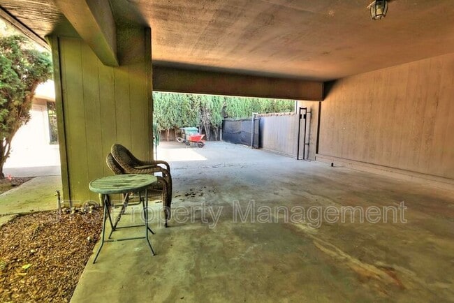 Building Photo - 3160 Watt Ave