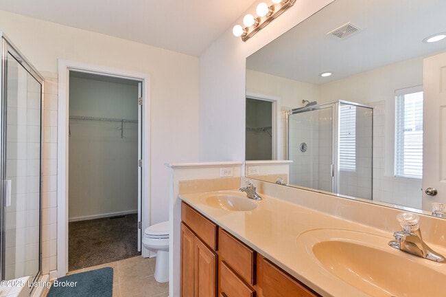 Building Photo - 220 Rockcrest Way