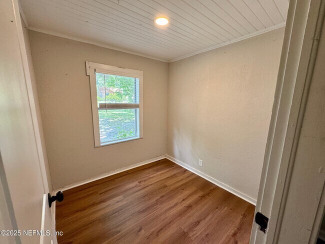 Building Photo - 4522 Wheeler Ave