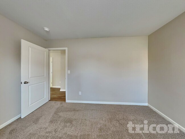 Building Photo - 2831 Village Center Dr