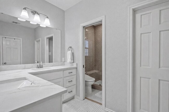 Building Photo - 4301 Bellaire Dr S