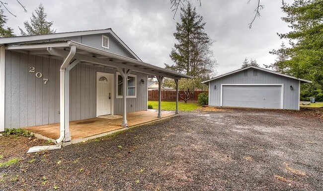 Building Photo - 207 NE Nikki Ln