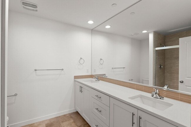 Building Photo - Pleasant Valley Villages 3 Bedroom Townhome with Community Center