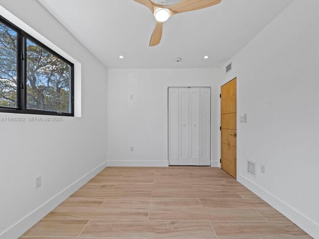 Building Photo - 5841 SW 13th St