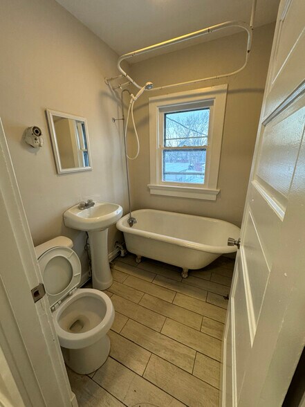 Building Photo - 517 Huffman Ave