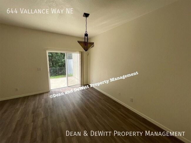 Building Photo - 644 Vallance Way NE