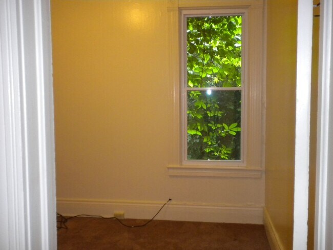Building Photo - AVAILABLE 6/1/2026 Beautiful First Floor A...