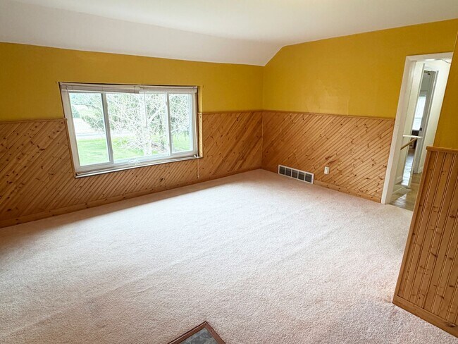Building Photo - 5-Bedroom 2-Bath Updated Farmhouse on 10-acres with a Pond